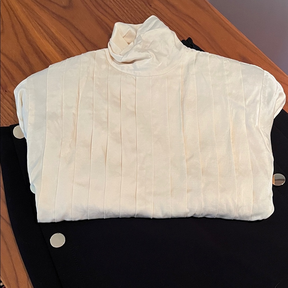 Dana Buchman Vintage 100% Silk Cream Blouse, Size 6